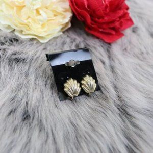 Vintage Shell Screw On Earrings